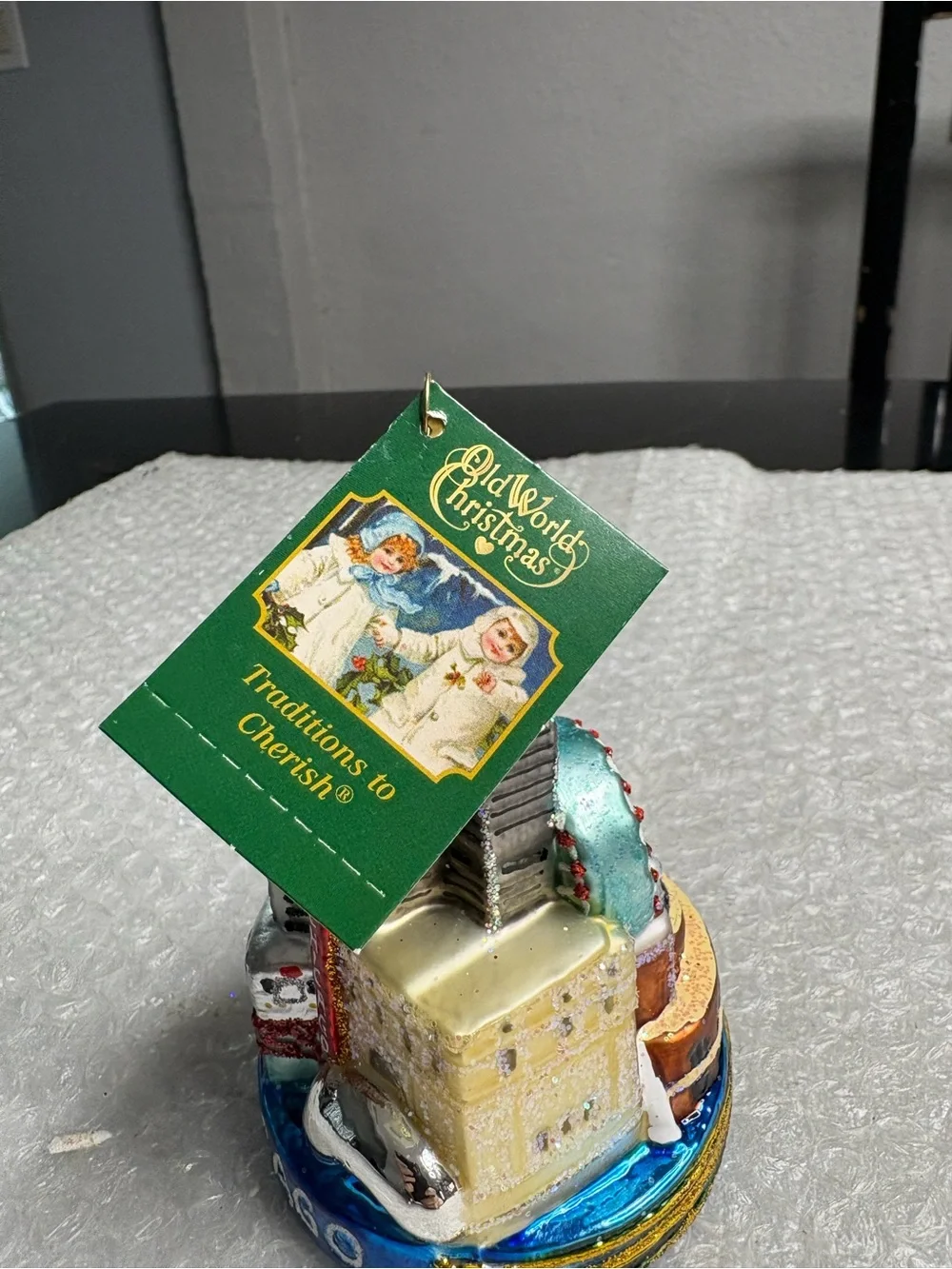 Old World Christmas glass blown ornament featuring Chicago landmarks
